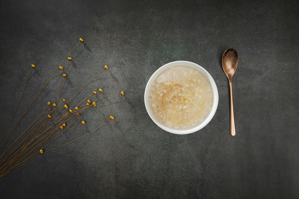 Sopa de Caldo de Huesos con Cúrcuma